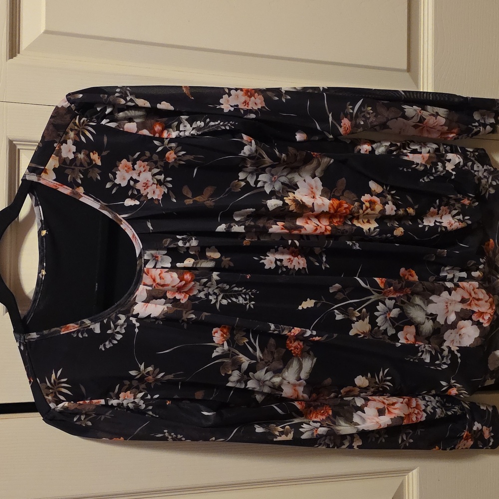 Chic Floral Blouse - Black and Pink